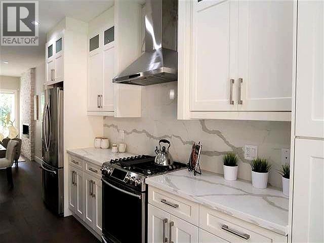 960 Montroyal, North Vancouver, British Columbia  V7R 2H1 - Photo 6 - R3113868