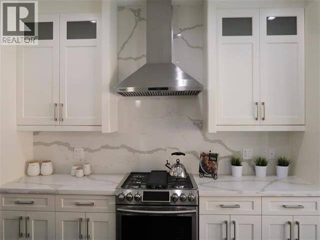 960 Montroyal, North Vancouver, British Columbia  V7R 2H1 - Photo 7 - R3113868