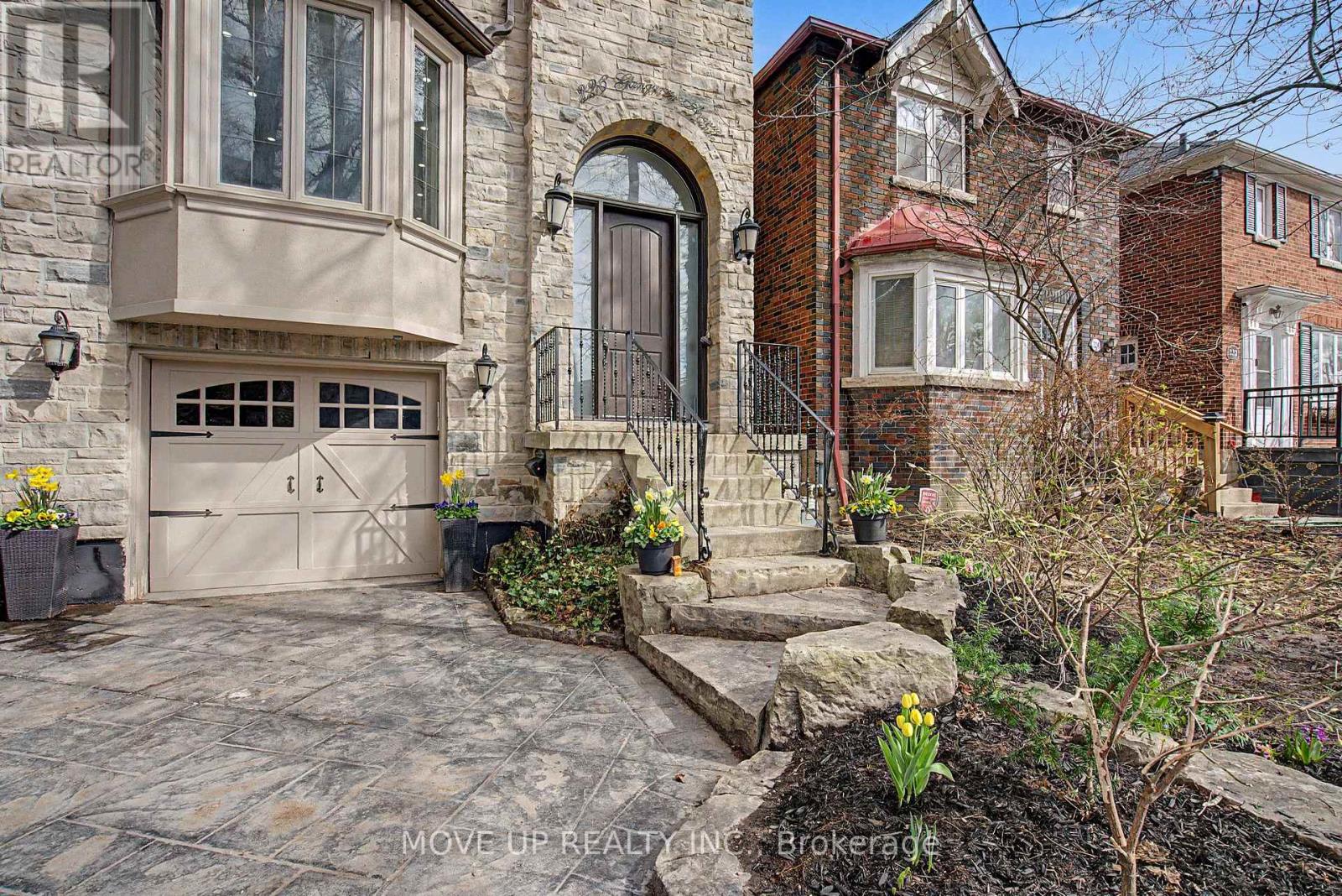 226 Glengarry Avenue, Toronto (Lawrence Park North), Ontario  M5M 1E4 - Photo 4 - C13023054