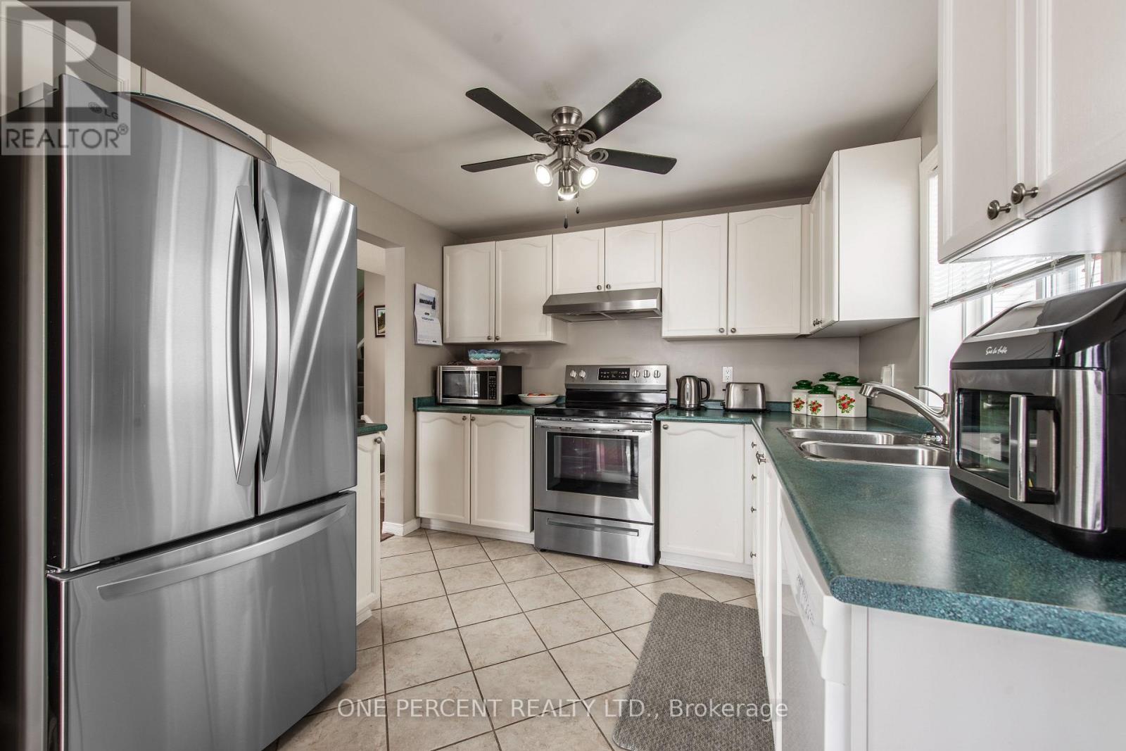 21a Amanda Street, Orangeville, Ontario  L9W 2J9 - Photo 10 - W12808328