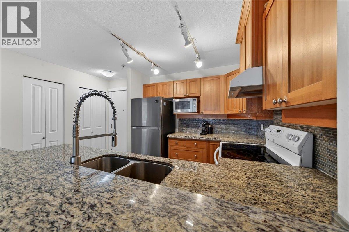 212 1428 Parkway Boulevard, Coquitlam, British Columbia  V3E 3L8 - Photo 3 - R3109361