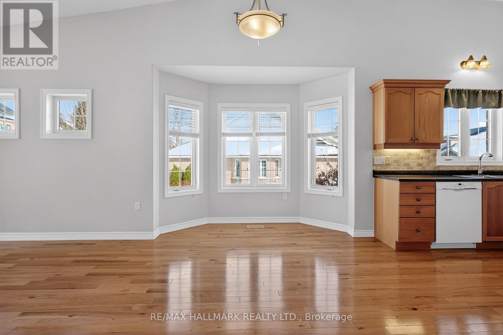 105 - 86 Village Crescent, Peterborough, Ontario  K9J 8S7 - Photo 11 - X12842296