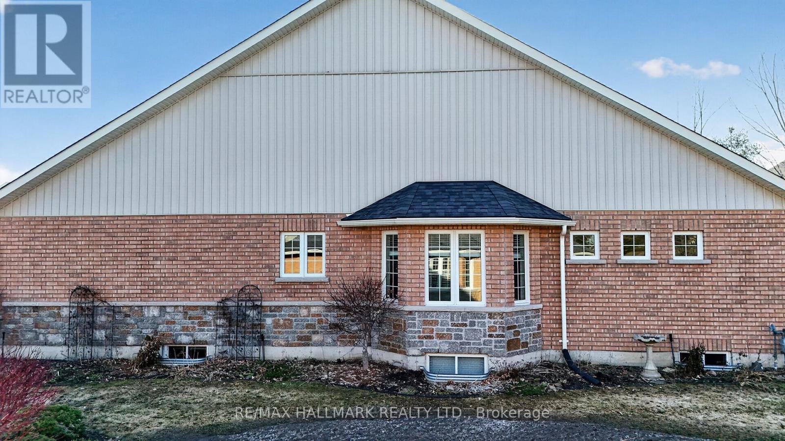 105 - 86 Village Crescent, Peterborough, Ontario  K9J 8S7 - Photo 4 - X12842296