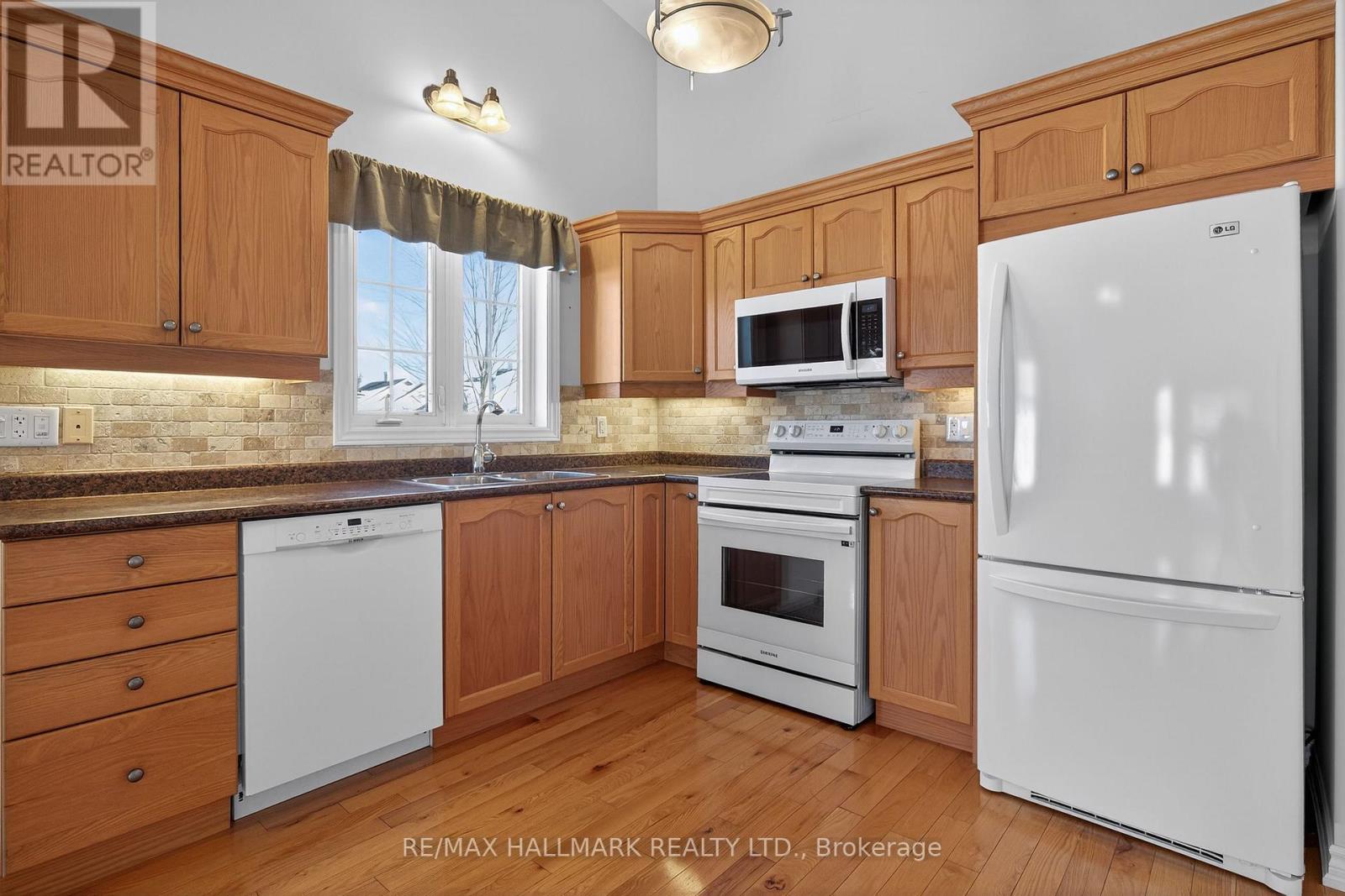 105 - 86 Village Crescent, Peterborough, Ontario  K9J 8S7 - Photo 9 - X12842296