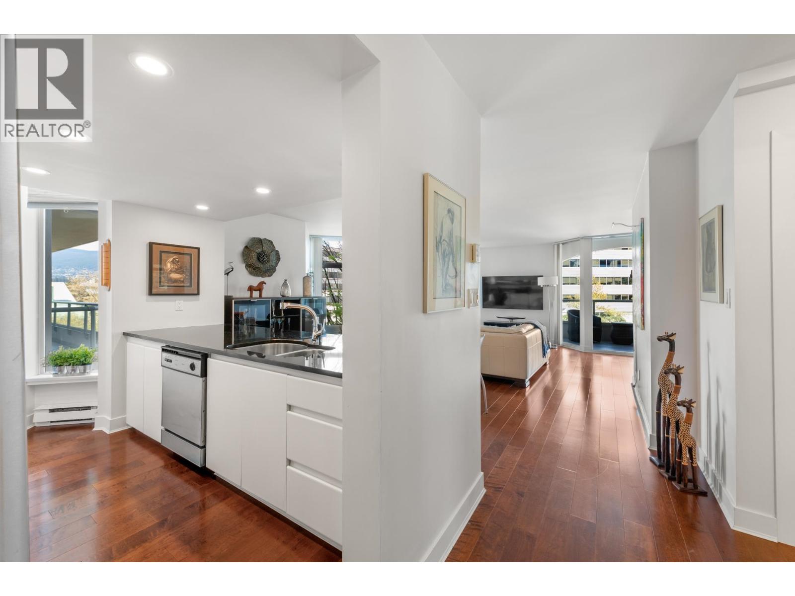 302 168 CHADWICK COURT, North Vancouver, British Columbia