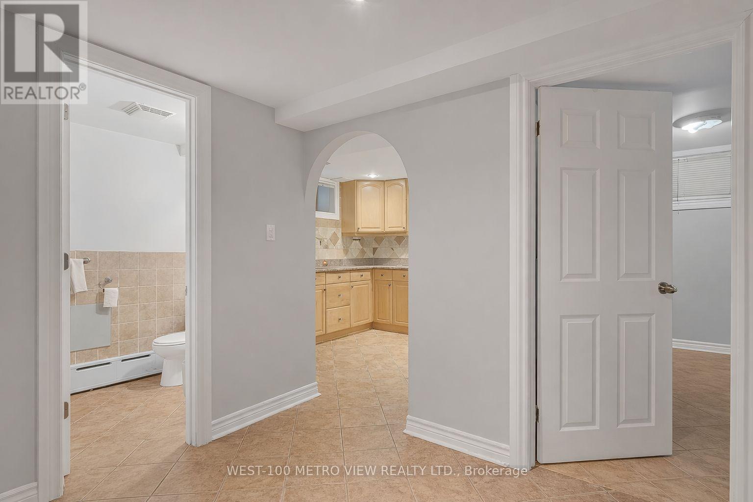 1733 Dufferin Street, Toronto, Ontario  M6E 3N9 - Photo 21 - C13023112