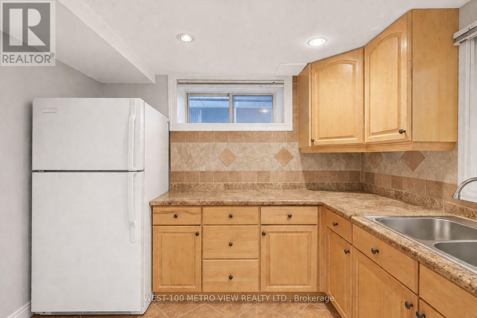 1733 Dufferin Street, Toronto, Ontario  M6E 3N9 - Photo 22 - C13023112