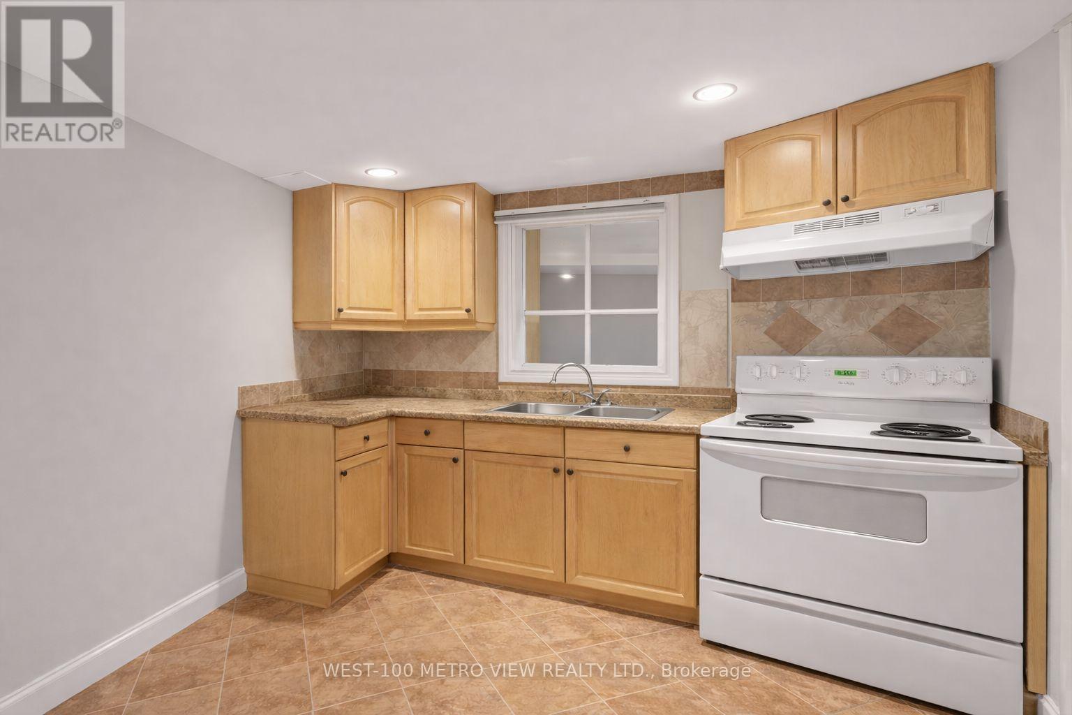 1733 Dufferin Street, Toronto, Ontario  M6E 3N9 - Photo 23 - C13023112