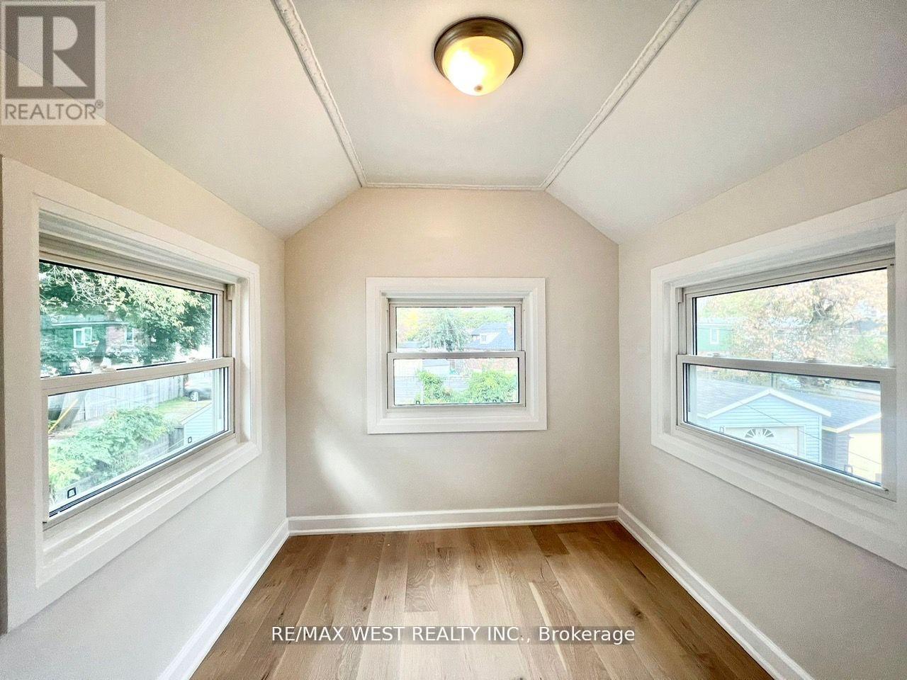 2nd Flr - 4 Sutherland Avenue, Toronto, Ontario  M4C 1R8 - Photo 11 - E13023084