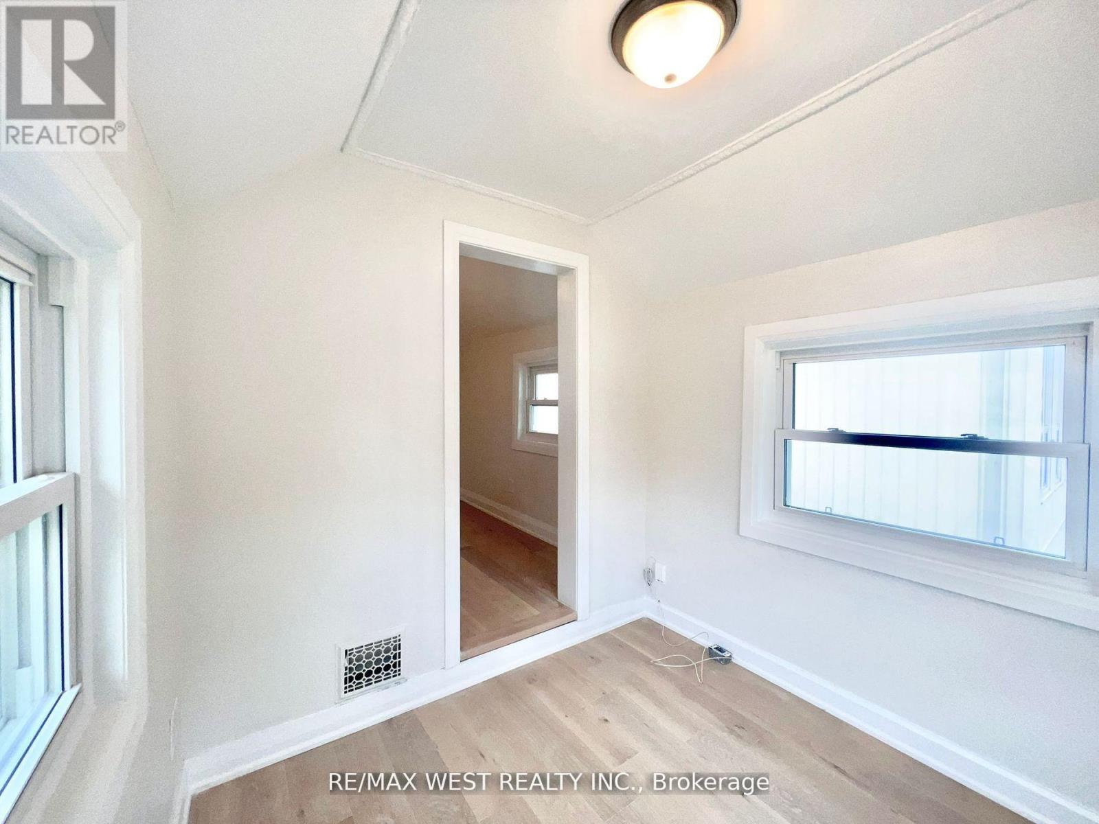 2nd Flr - 4 Sutherland Avenue, Toronto, Ontario  M4C 1R8 - Photo 12 - E13023084