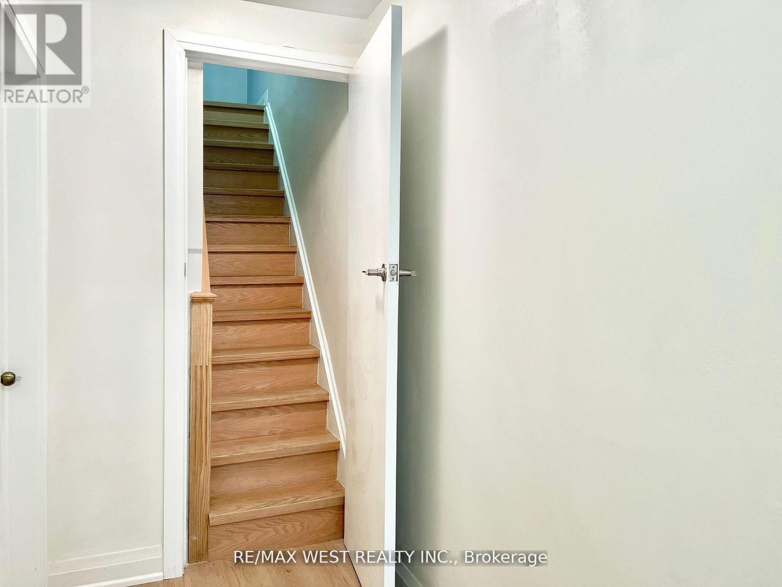 2nd Flr - 4 Sutherland Avenue, Toronto, Ontario  M4C 1R8 - Photo 13 - E13023084