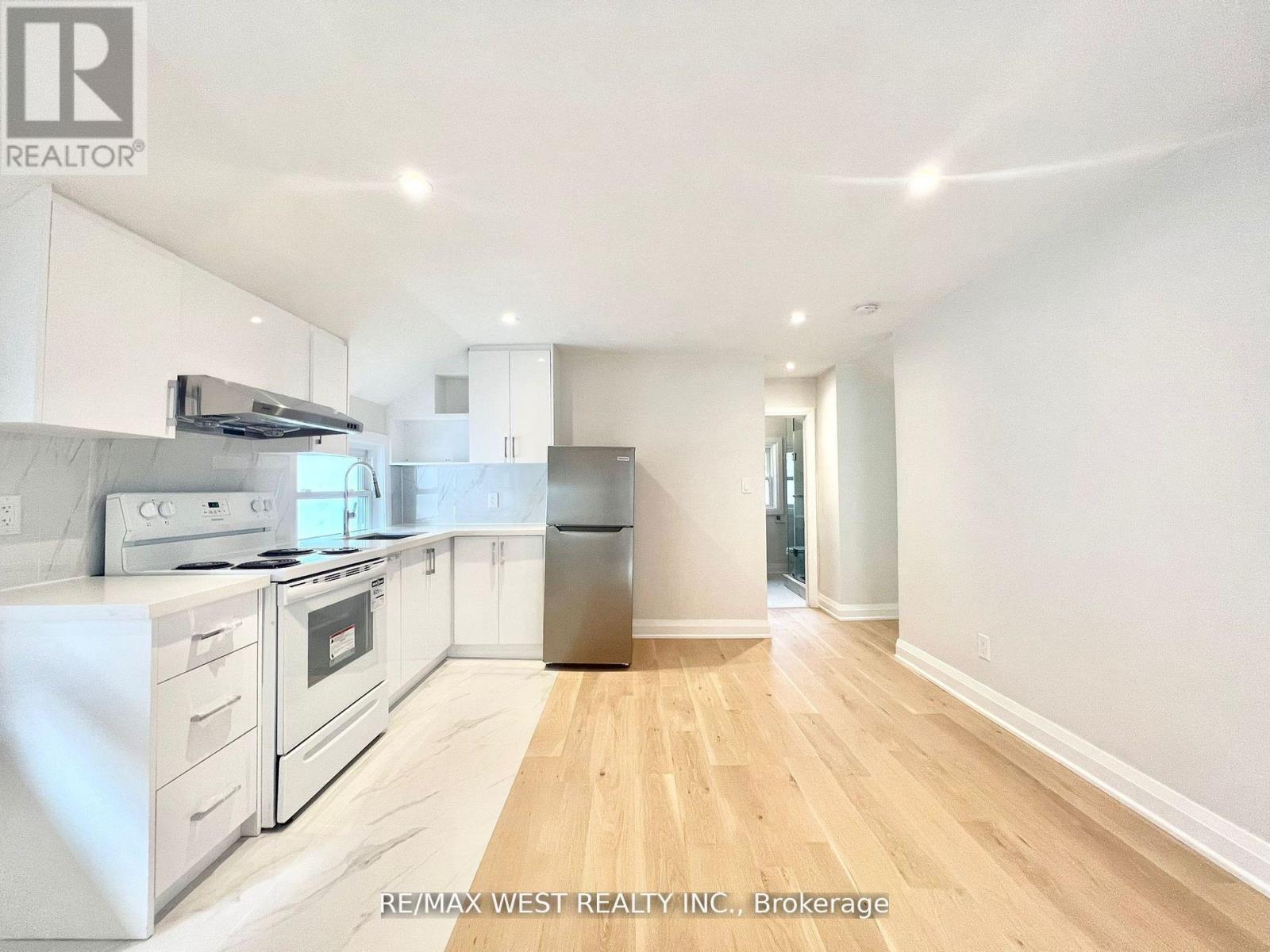 2nd Flr - 4 Sutherland Avenue, Toronto, Ontario  M4C 1R8 - Photo 2 - E13023084