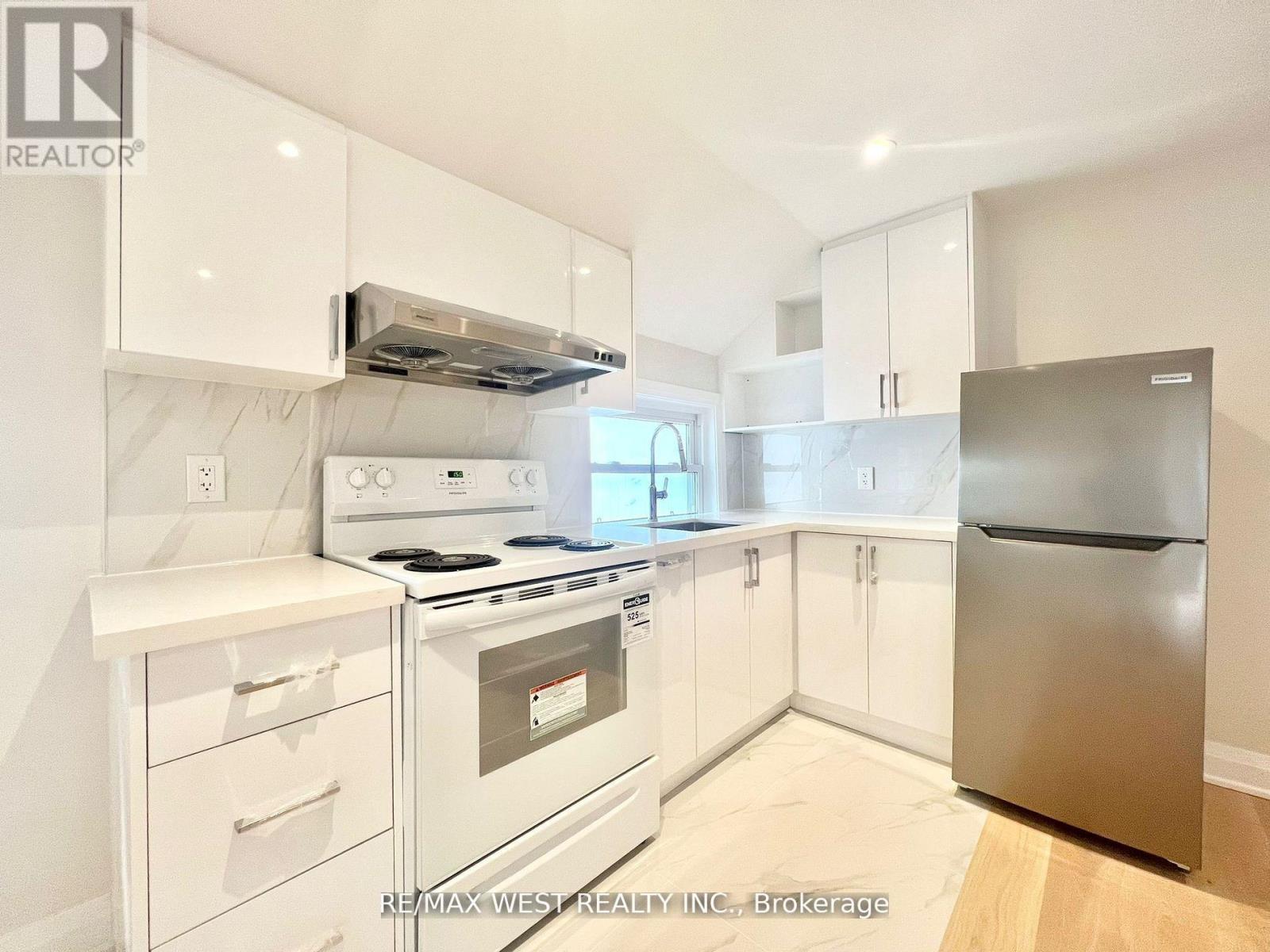 2nd Flr - 4 Sutherland Avenue, Toronto, Ontario  M4C 1R8 - Photo 3 - E13023084