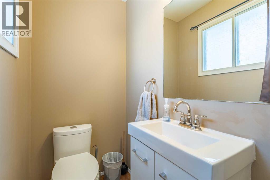 23 Mountain Place, Okotoks, Alberta  T1S 1G7 - Photo 16 - A2303186