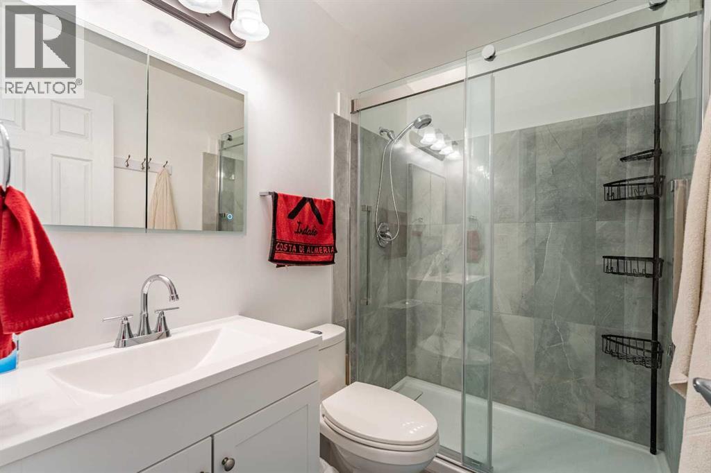 23 Mountain Place, Okotoks, Alberta  T1S 1G7 - Photo 17 - A2303186