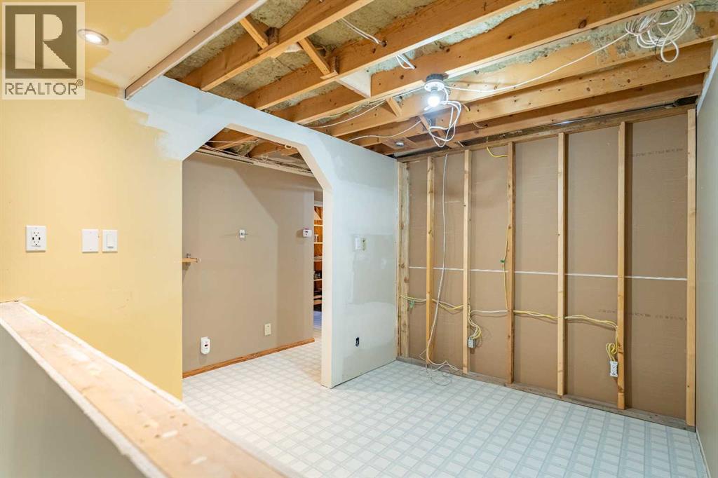 23 Mountain Place, Okotoks, Alberta  T1S 1G7 - Photo 23 - A2303186