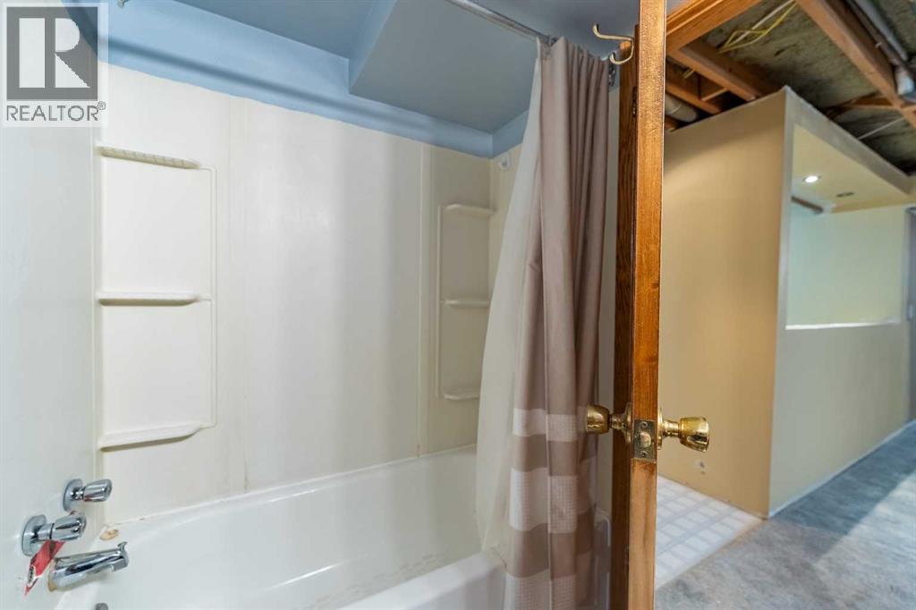 23 Mountain Place, Okotoks, Alberta  T1S 1G7 - Photo 28 - A2303186