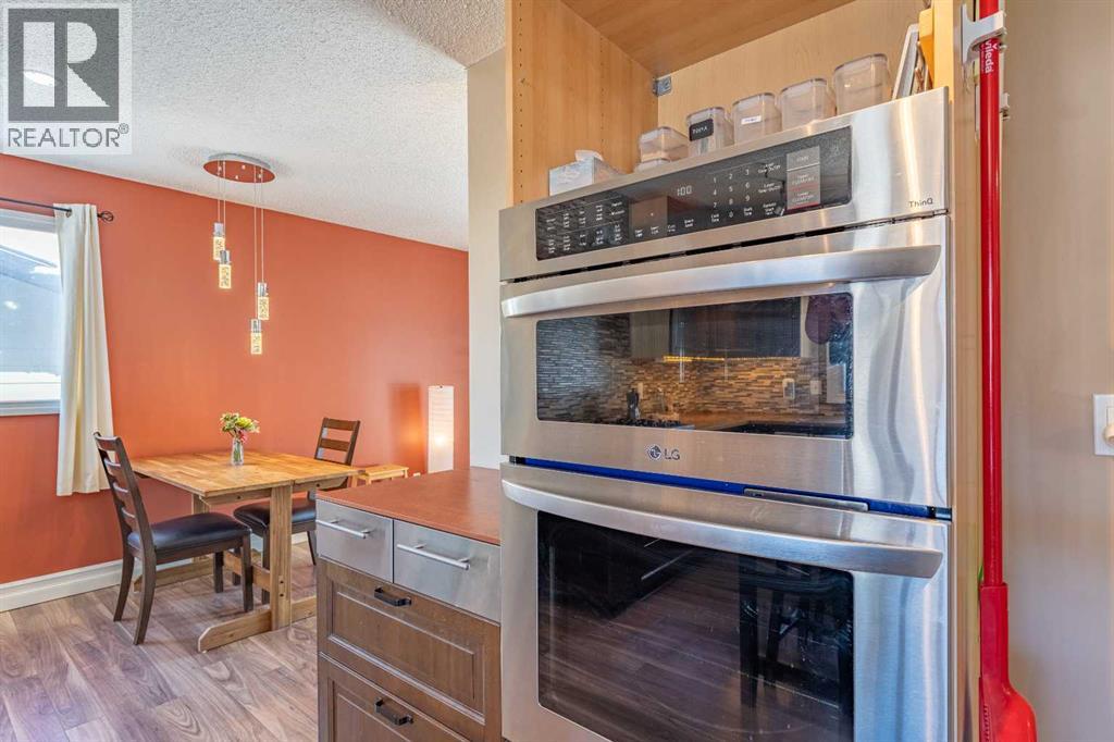 23 Mountain Place, Okotoks, Alberta  T1S 1G7 - Photo 9 - A2303186