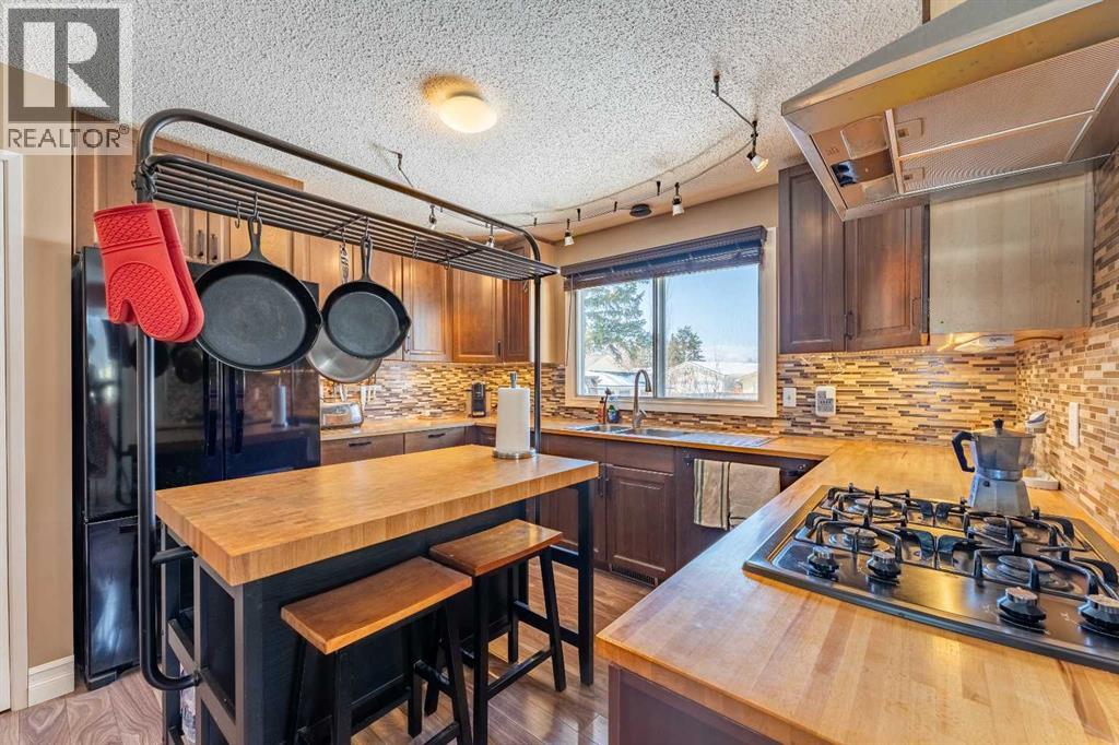 23 Mountain Place, Okotoks, Alberta  T1S 1G7 - Photo 10 - A2303186