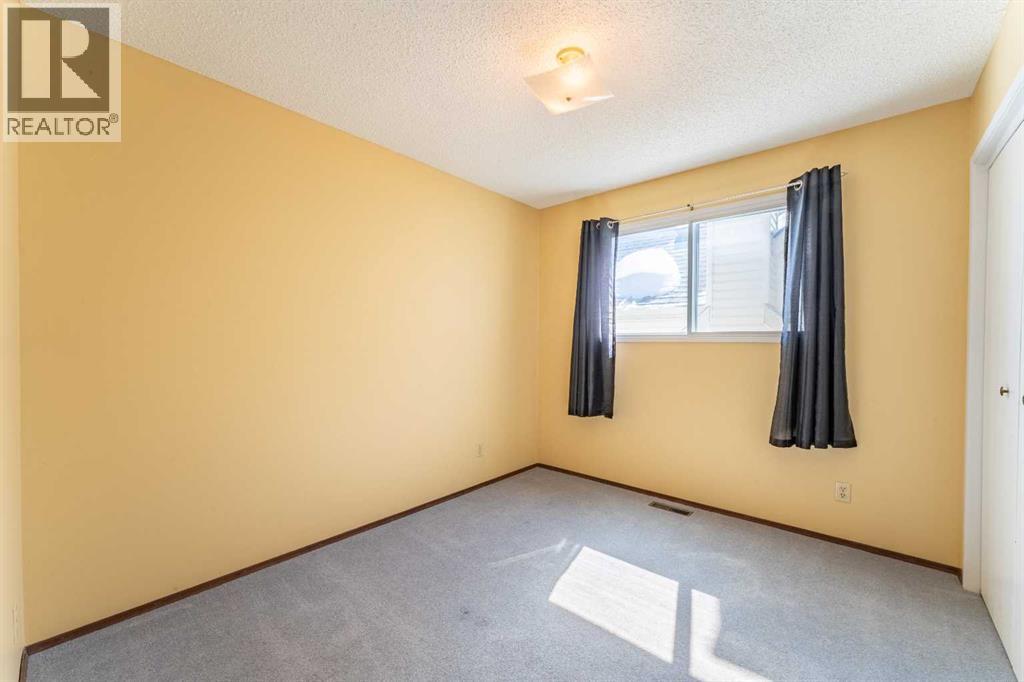 23 Mountain Place, Okotoks, Alberta  T1S 1G7 - Photo 18 - A2303186