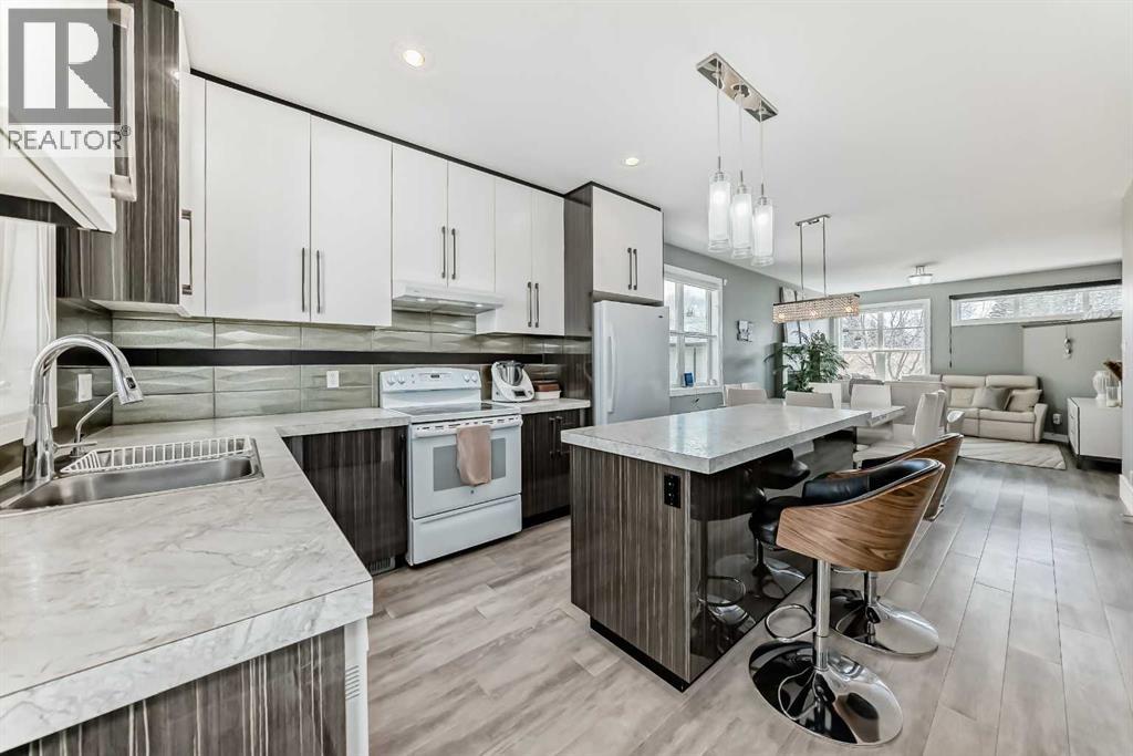 4030 40 Street Close, Ponoka, Alberta  T4J 0A7 - Photo 4 - A2303525