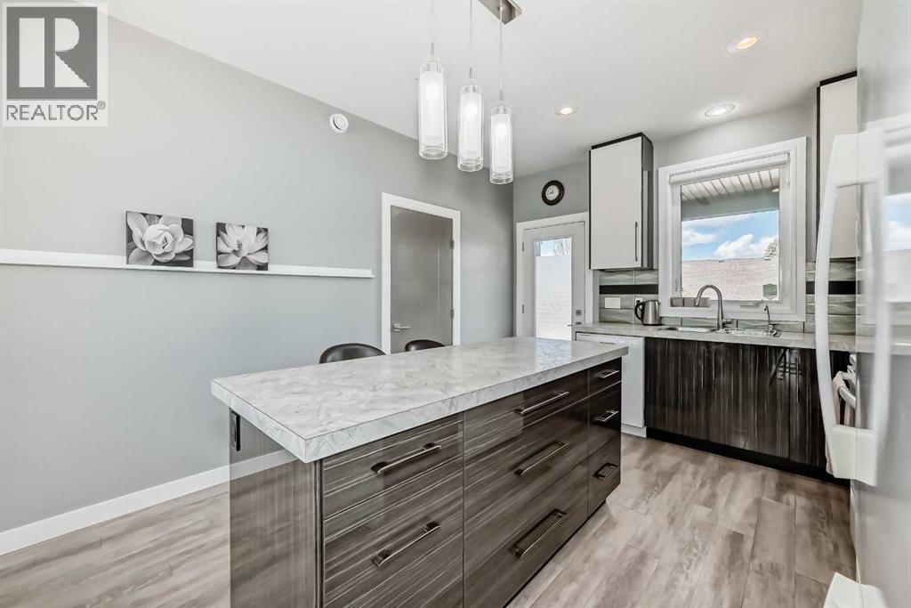 4030 40 Street Close, Ponoka, Alberta  T4J 0A7 - Photo 6 - A2303525