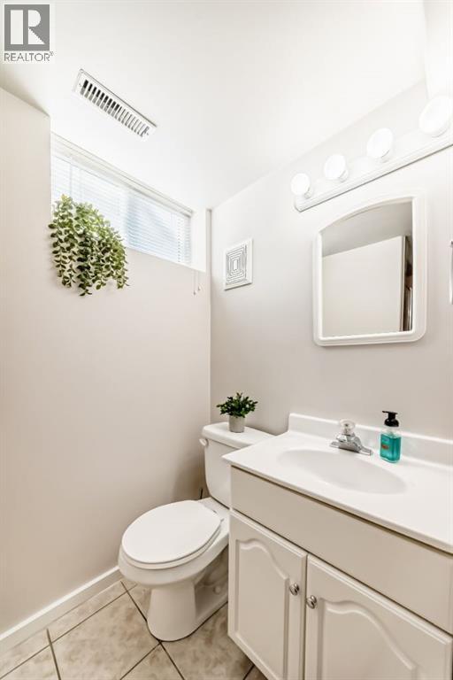 19 Meadowview Road Sw, Calgary, Alberta  T2V 1V9 - Photo 35 - A2299309