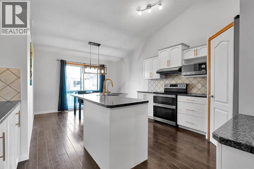 132 West Creek Drive, Chestermere, Alberta  T1X 1K6 - Photo 10 - A2301036