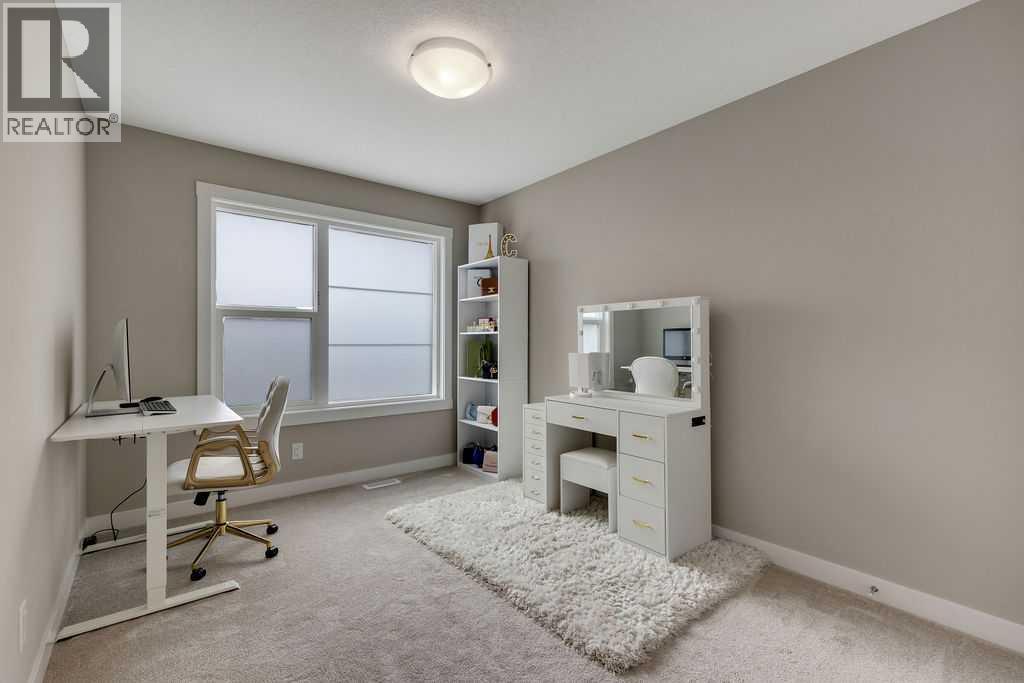 216 Creekstone Row Sw, Calgary, Alberta  T2X 4Y5 - Photo 16 - A2300294