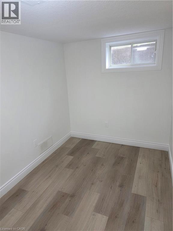 22 Montrose Avenue, Kitchener, Ontario  N2M 1Y2 - Photo 13 - 40822673