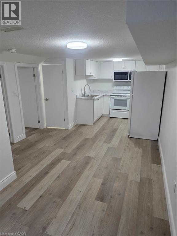 22 Montrose Avenue, Kitchener, Ontario  N2M 1Y2 - Photo 4 - 40822673