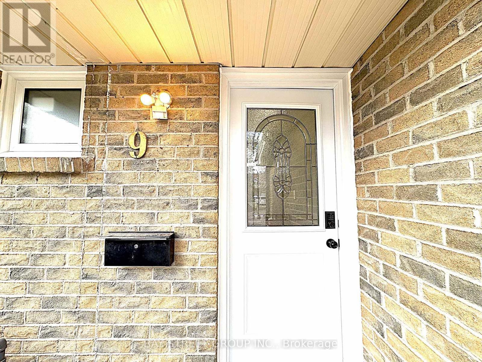 9 Truro Crescent, Toronto, Ontario  M1V 2H7 - Photo 3 - E13023132