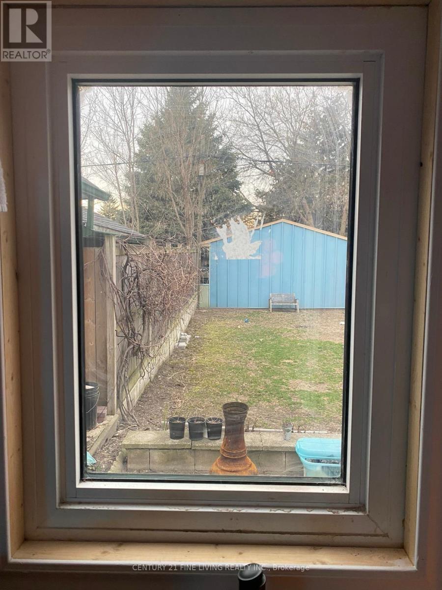 (Grdn) - 400 Nairn Avenue, Toronto, Ontario  M6E 4J3 - Photo 14 - W13023120