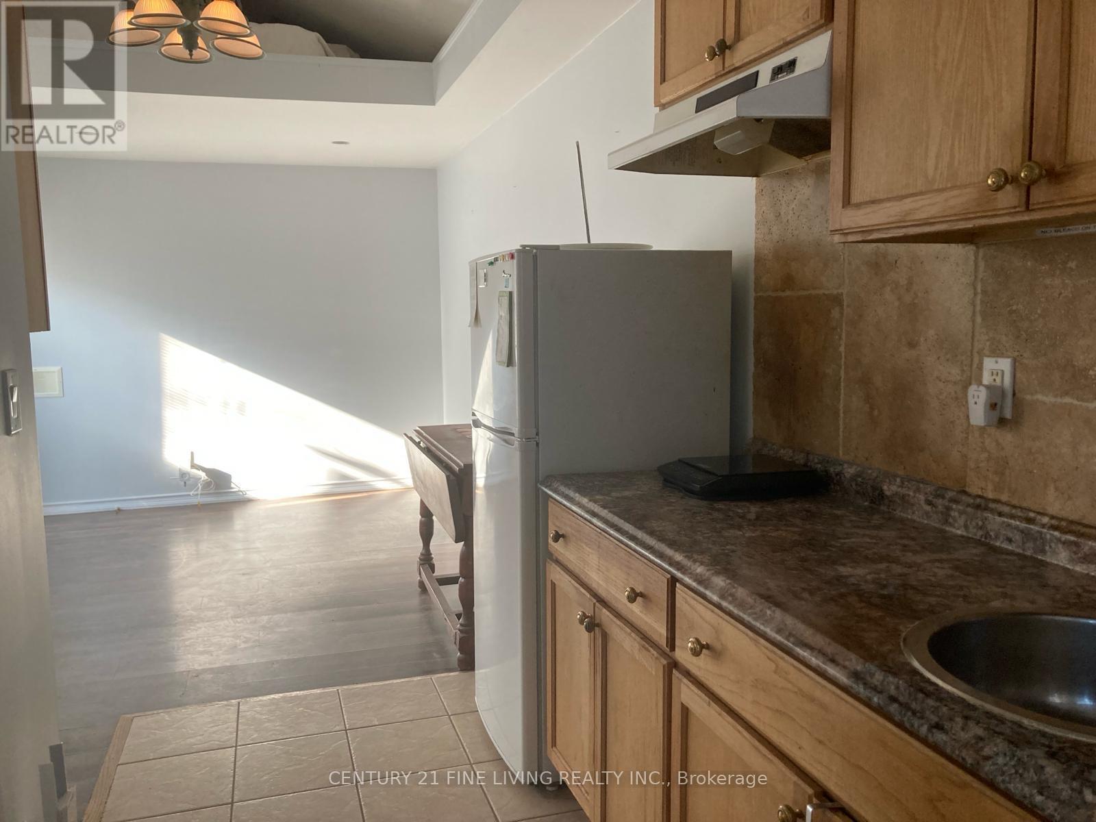 (Grdn) - 400 Nairn Avenue, Toronto, Ontario  M6E 4J3 - Photo 2 - W13023120