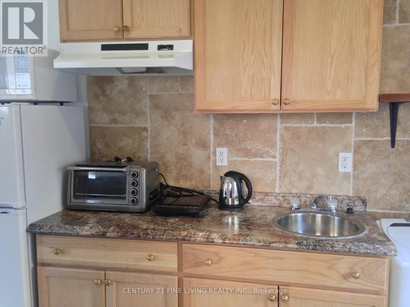 (Grdn) - 400 Nairn Avenue, Toronto, Ontario  M6E 4J3 - Photo 3 - W13023120