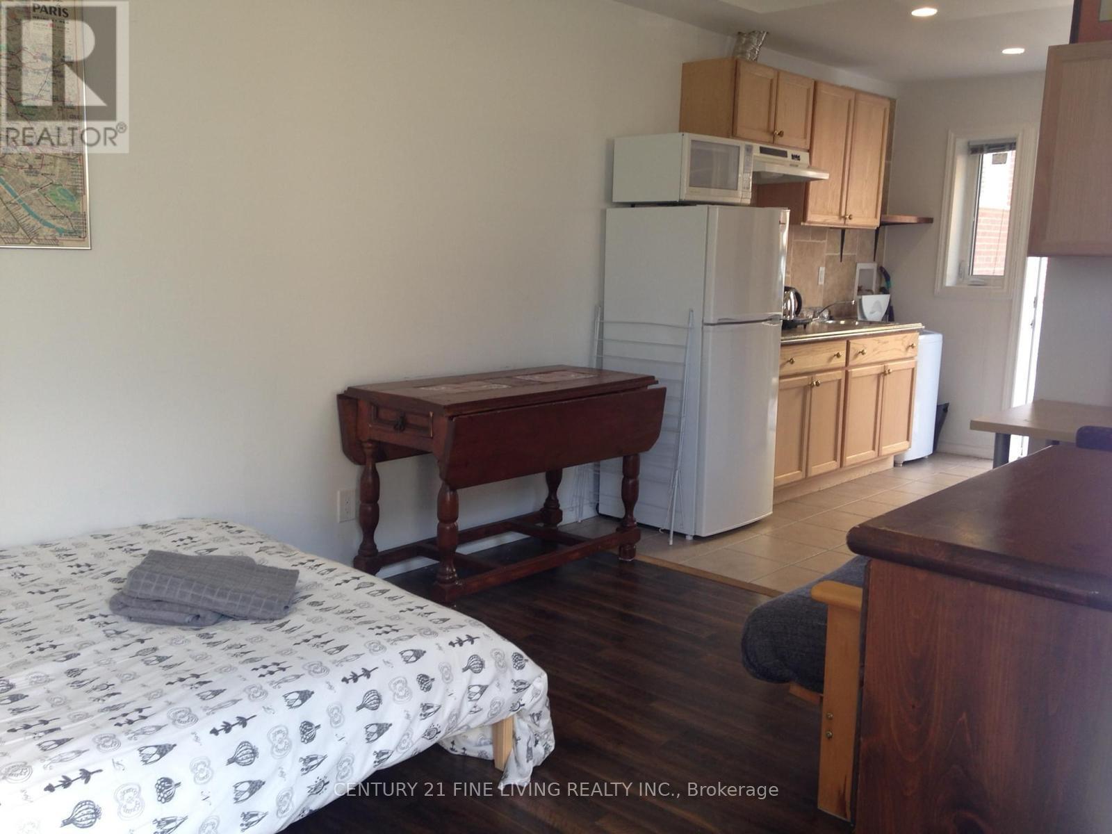 (Grdn) - 400 Nairn Avenue, Toronto, Ontario  M6E 4J3 - Photo 5 - W13023120