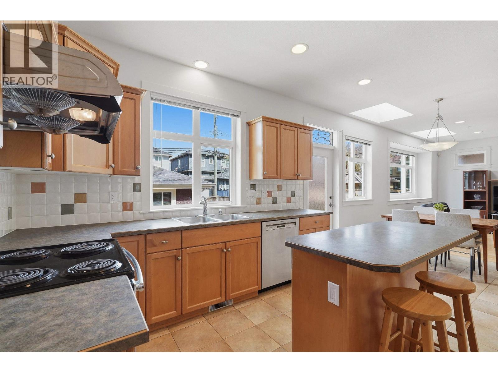 2761 E 53rd Avenue, Vancouver, British Columbia  V5S 1W3 - Photo 6 - R3113286