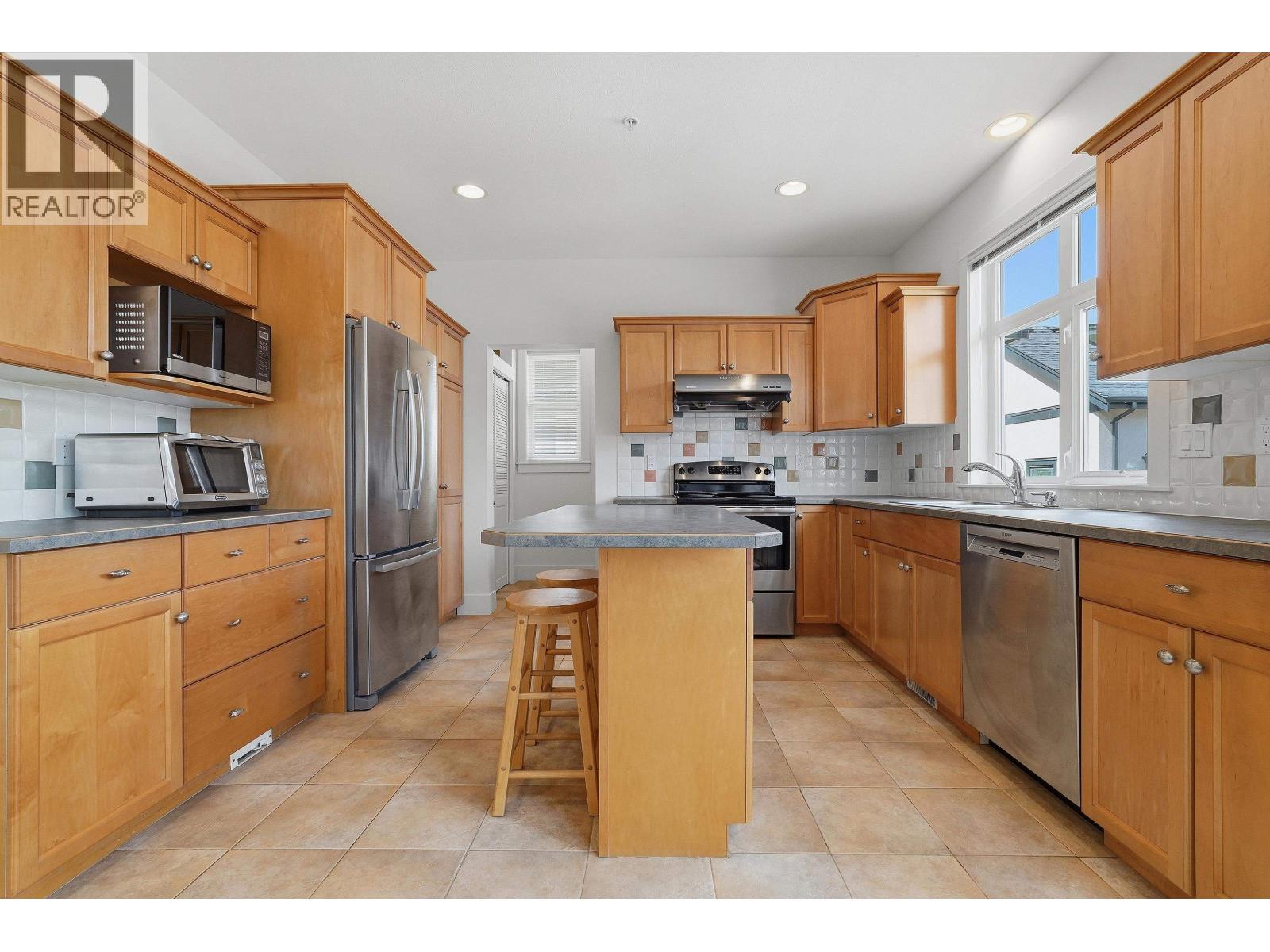 2761 E 53rd Avenue, Vancouver, British Columbia  V5S 1W3 - Photo 4 - R3113286