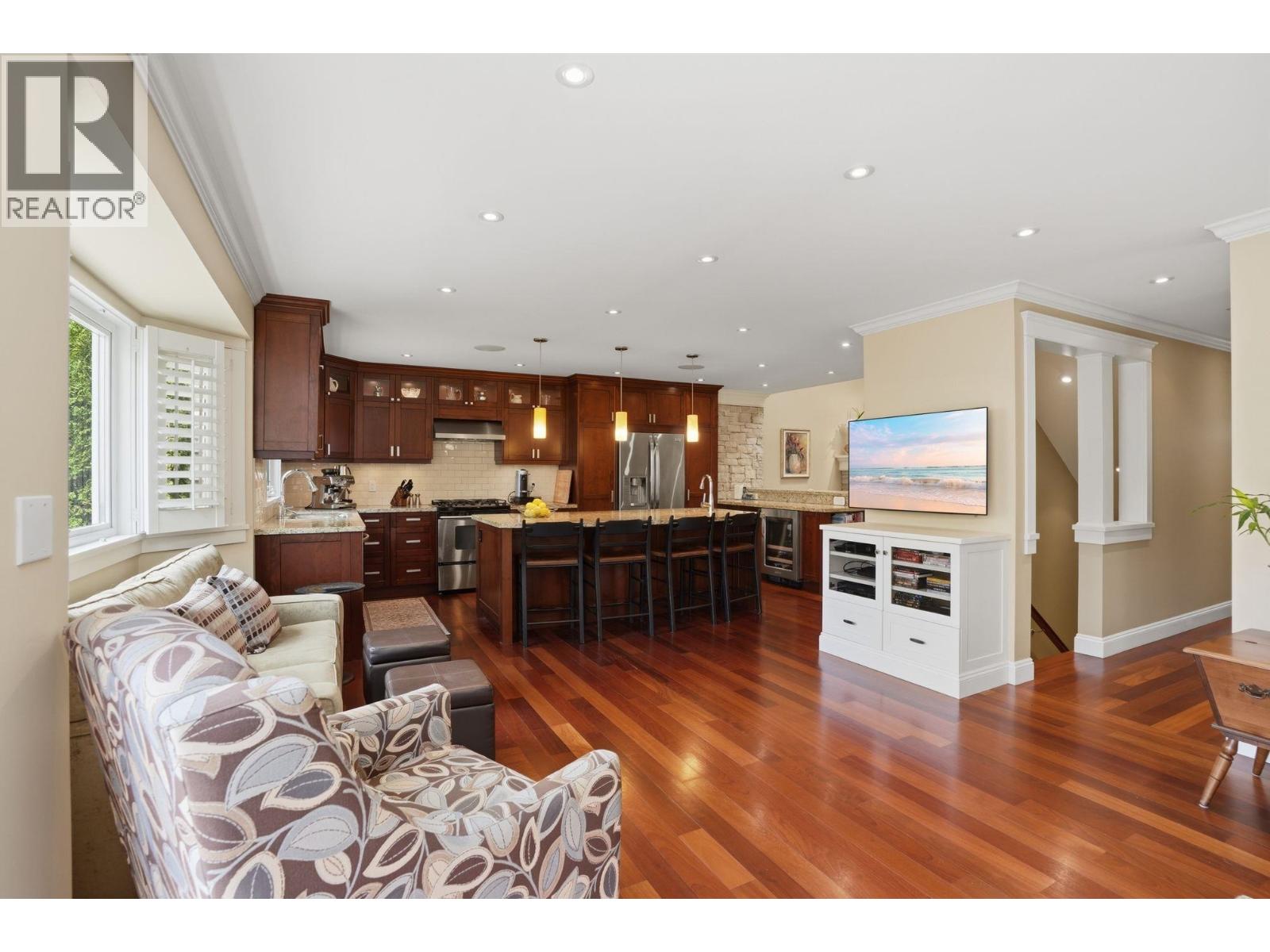 1491 Norton Court, North Vancouver, British Columbia  V7G 2E5 - Photo 6 - R3113716