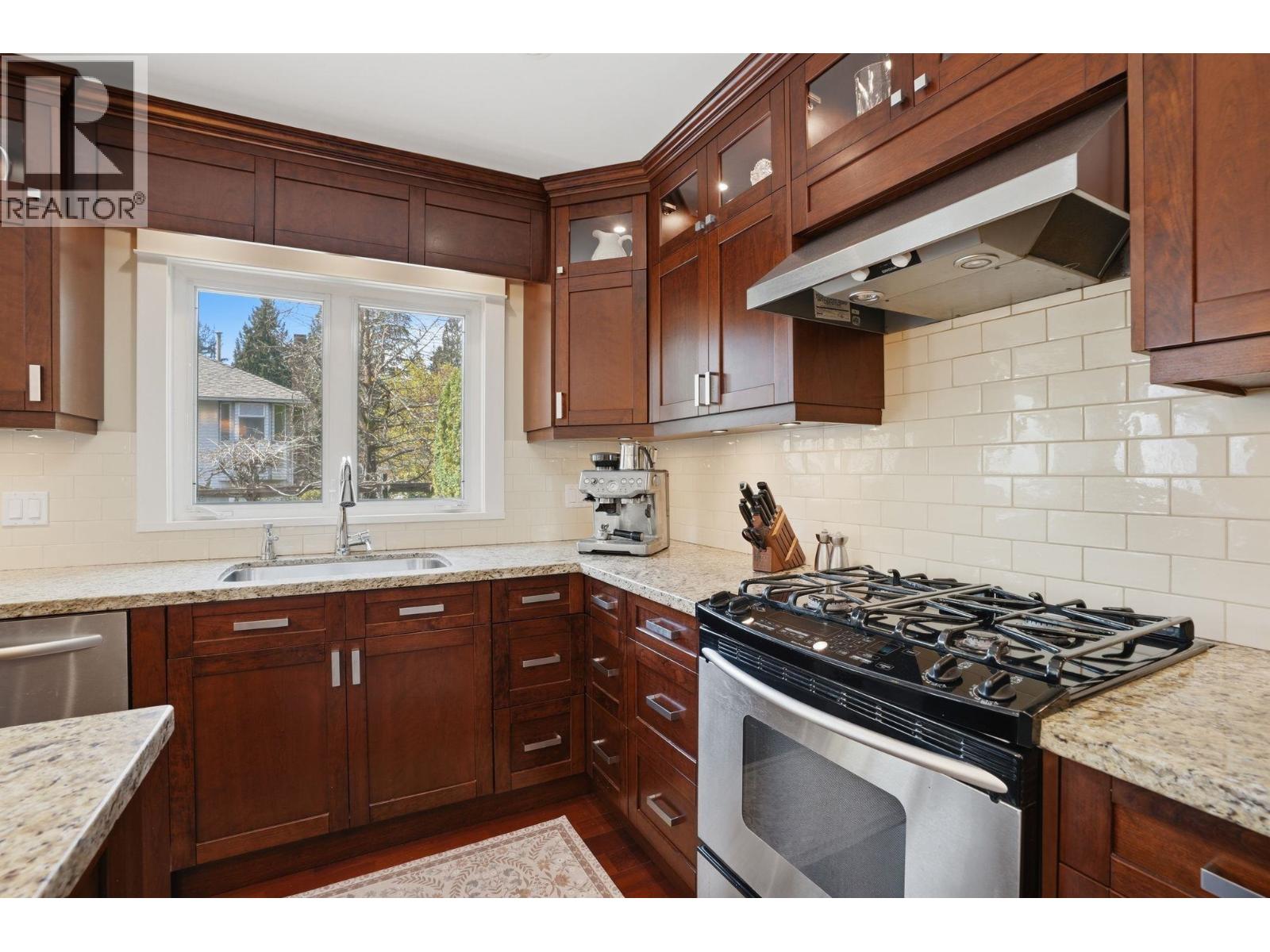 1491 Norton Court, North Vancouver, British Columbia  V7G 2E5 - Photo 13 - R3113716