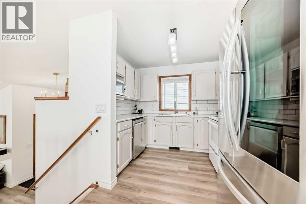 110 Erin Meadow Close Se, Calgary, Alberta  T2B 3E5 - Photo 3 - A2300736