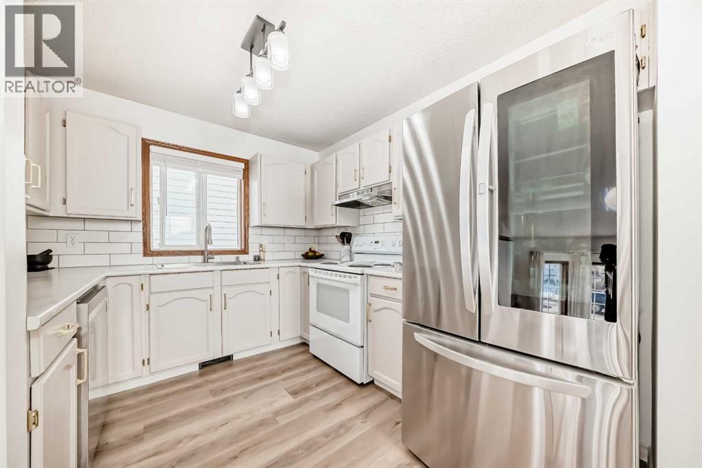 110 Erin Meadow Close Se, Calgary, Alberta  T2B 3E5 - Photo 4 - A2300736