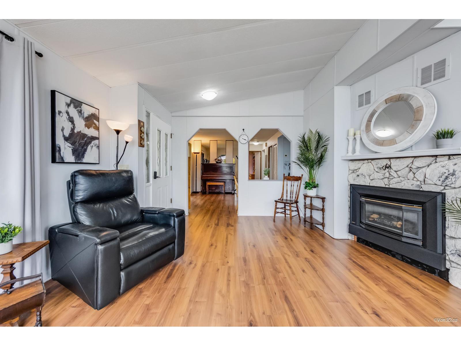 18 2120 King George Boulevard, Surrey, British Columbia  V4A 6Y8 - Photo 4 - R3113888