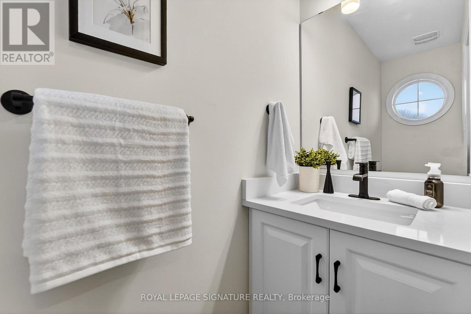 24 Cyclone Way, Fort Erie, Ontario  L0S 1B0 - Photo 4 - X13021458