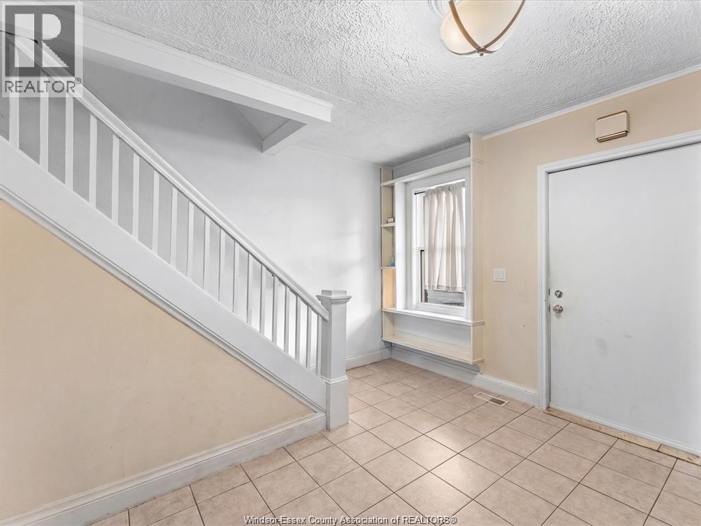 836 Elliott, Windsor, Ontario  N9A 3S7 - Photo 2 - 26008691