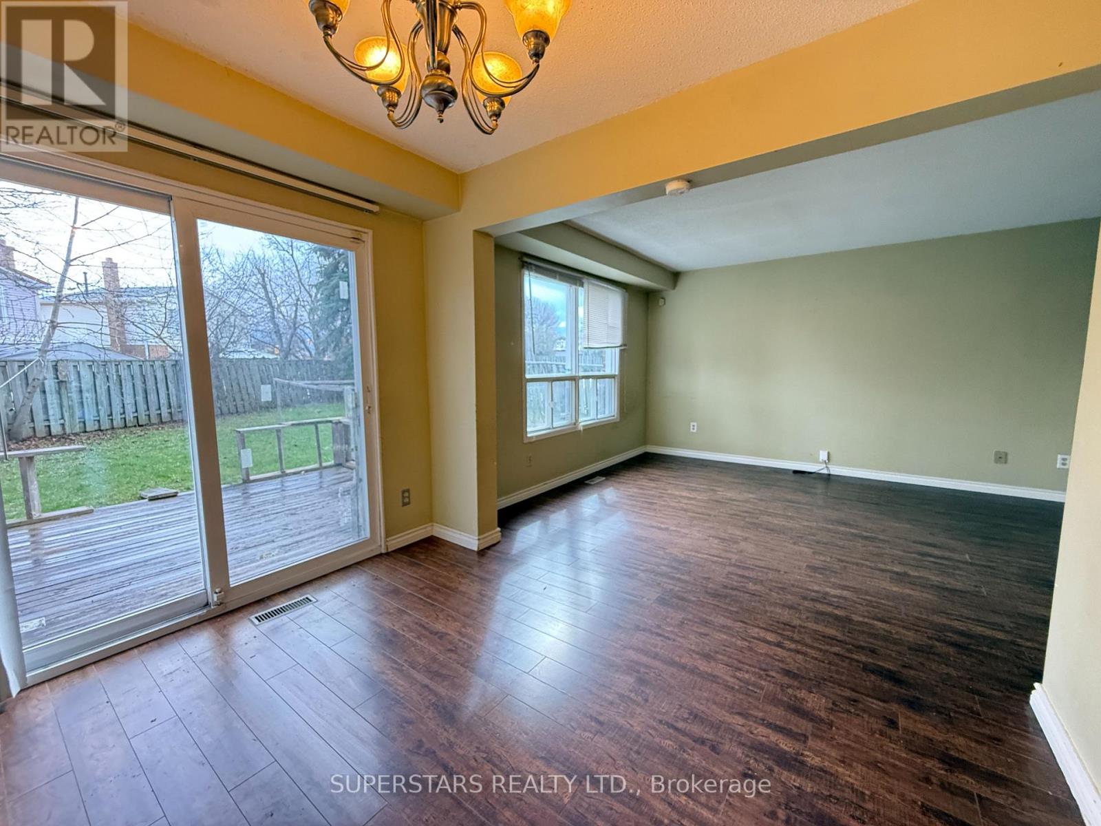 24 Oakhaven Drive, Toronto, Ontario  M1V 1X9 - Photo 4 - E13023192