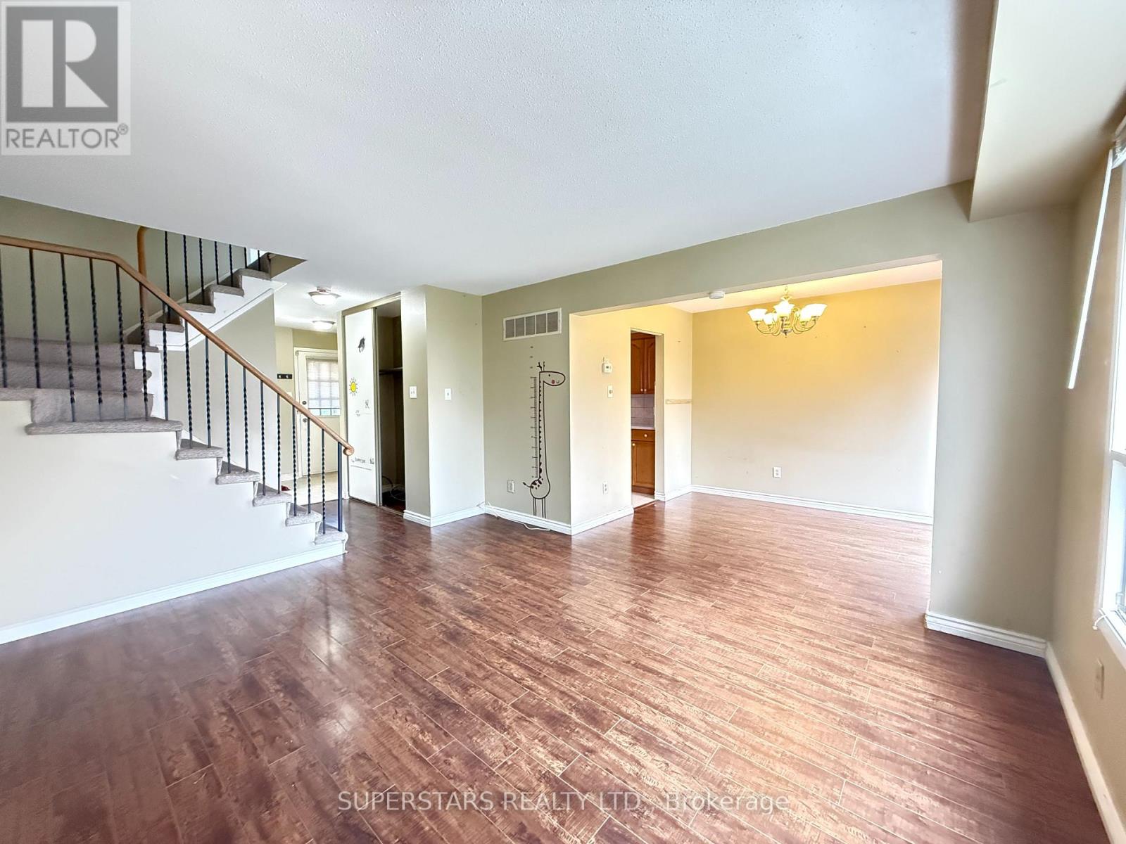 24 Oakhaven Drive, Toronto, Ontario  M1V 1X9 - Photo 5 - E13023192