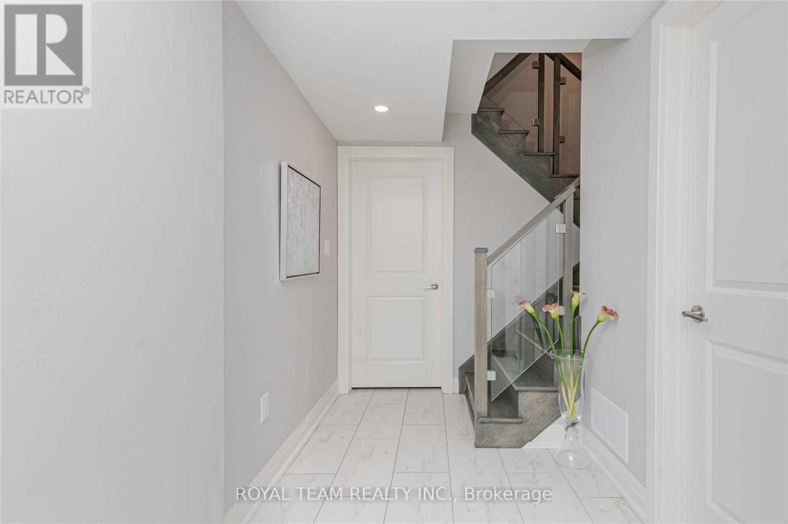 25 Kodiak Terrace, Barrie, Ontario  L9J 0J4 - Photo 6 - S13023180