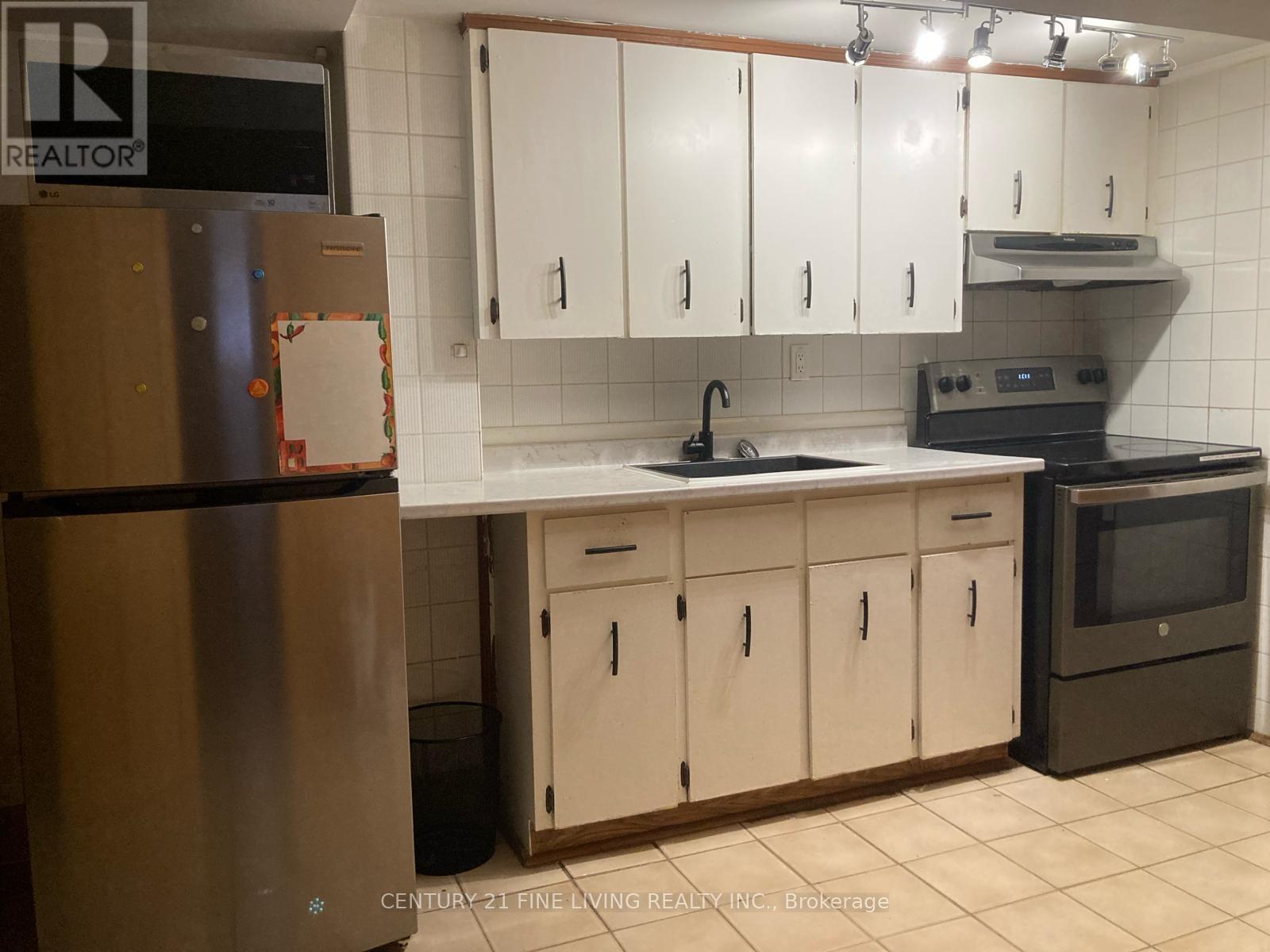 Lower - 400 Nairn Avenue, Toronto, Ontario  M6E 4J3 - Photo 2 - W13023158