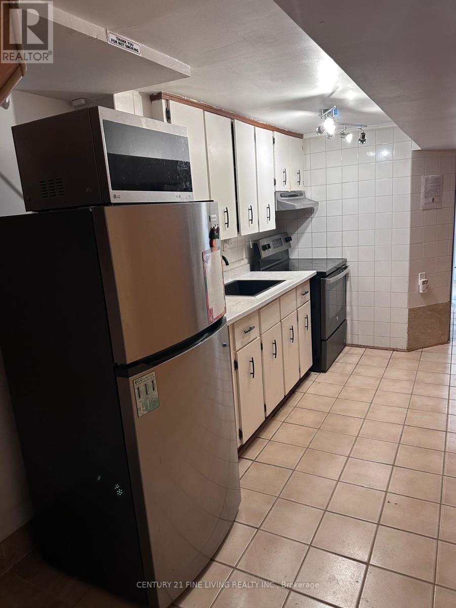 Lower - 400 Nairn Avenue, Toronto, Ontario  M6E 4J3 - Photo 3 - W13023158